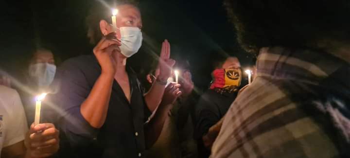 Mya Taung Night Strike protesting peacefully with candle light in Mandalay.
#WhatsHappeningInMyanmar
#Apr24Coup