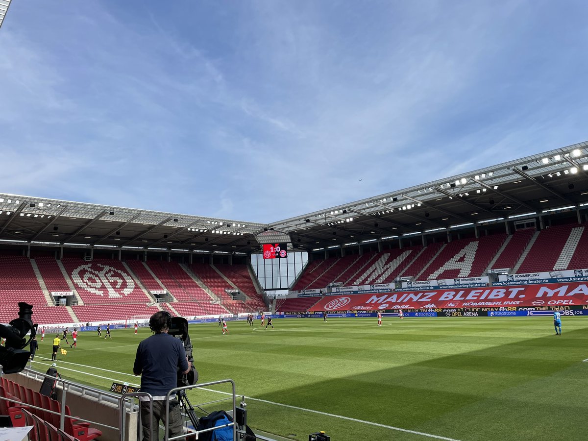 Mainz are playing really well. Could be two nil up here. Already hit the post twice.Thomas Müller meanwhile could be heard arguing with the linesman over an offside. “I wasn’t going for it. *waggles finger* it doesn’t say that in the rule book.” Linesman laughs 18’ 1-0  #M05FCB