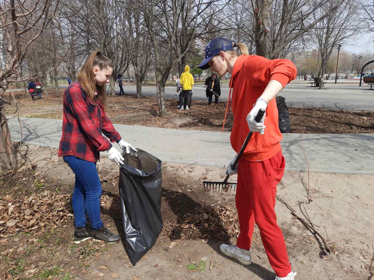 gumcollege63's tweet image. 23 апреля студенты Гуманитарного колледжа совместно со студентами Поволжского православного института  убрали территорию , прилегающую к венчальному храму св.Петра и Февронии Муромских , частично сквер им.С.Жилкина. 
#ВесенняяНеделяДобра