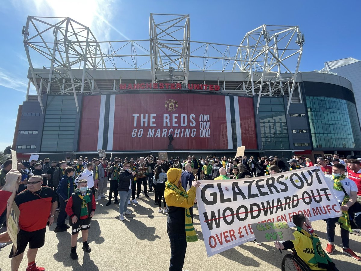 pix Old Trafford Protest Twitter fans gathering at old trafford