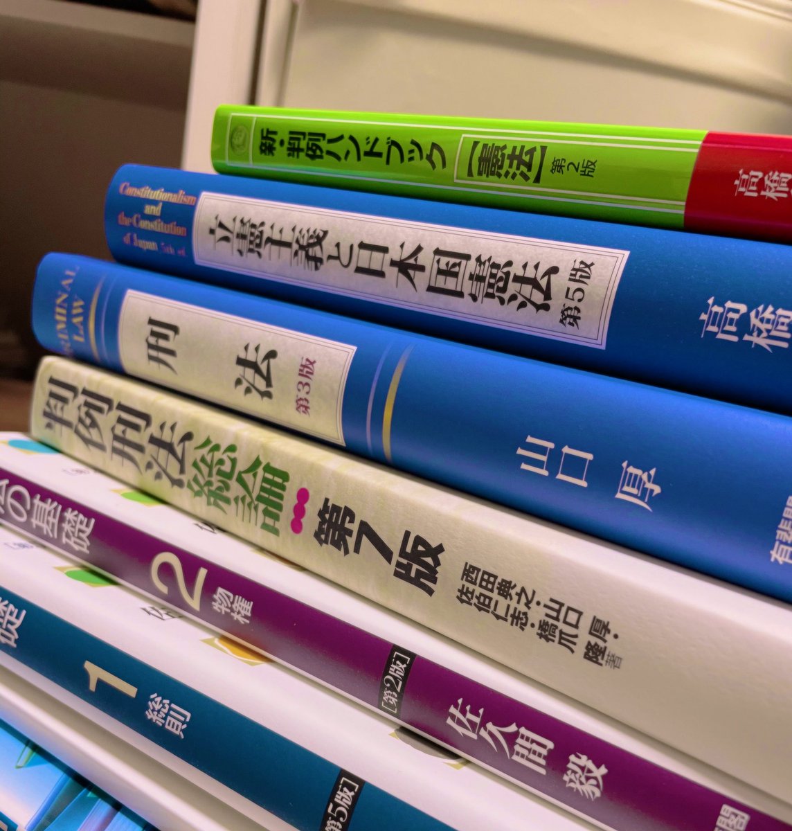 _cacao_ai's tweet photo. 刑法の教科書かっけぇ https://t.co/8wuJjfY5tV