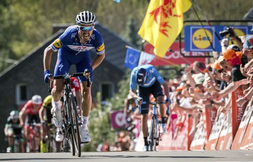 2018: triomphe en équipeJulian est revanchard et met fin à l'invincibilité de Valverde sur la flèche wallonne, remportant ainsi sa première grande classique au sommet du Mur de Huy : il se présente en tant que grand favori au départ de Liège