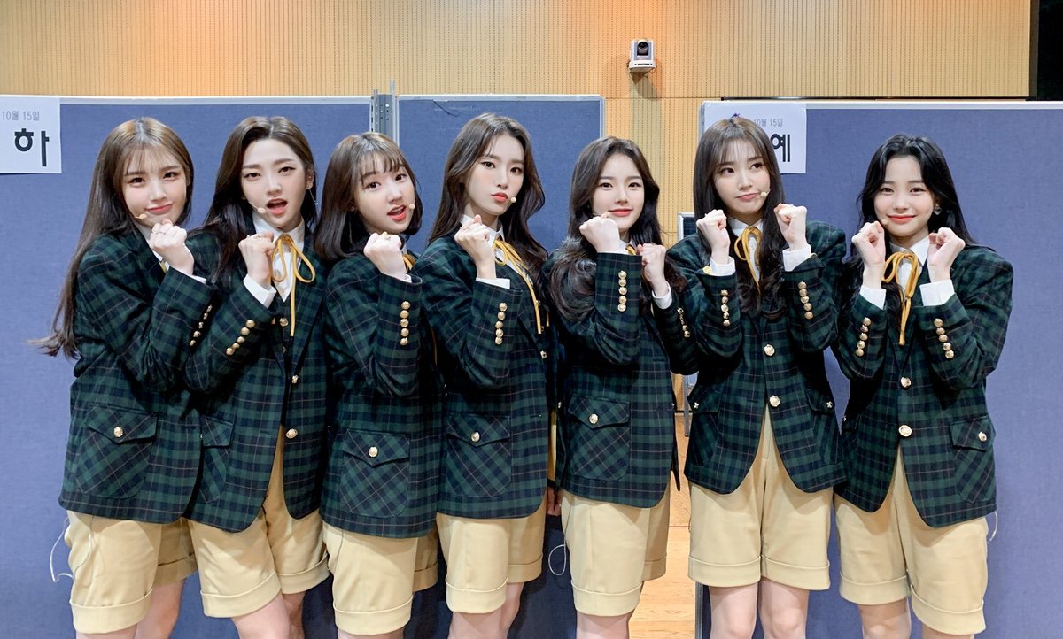 Weeks group. Weekly кпоп. Folsy design группа. 44 недели группа. к-поп группа weeekly фото в очках.