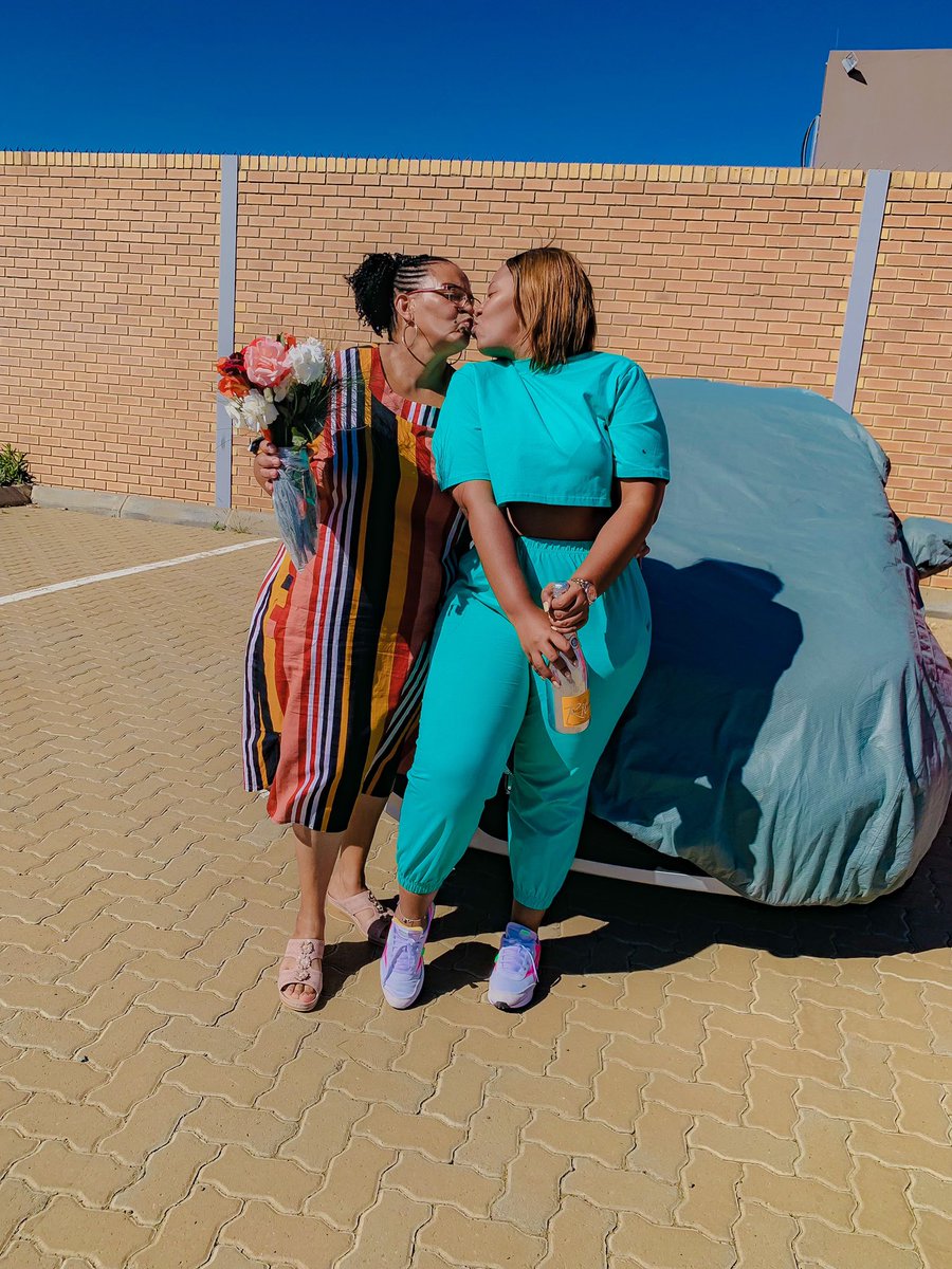 Zar_Ntseto's tweet image. So I combined a few cents and spoiled my mom today. ♥️🥺🙏🏽
I bought my mom a car. 🌸