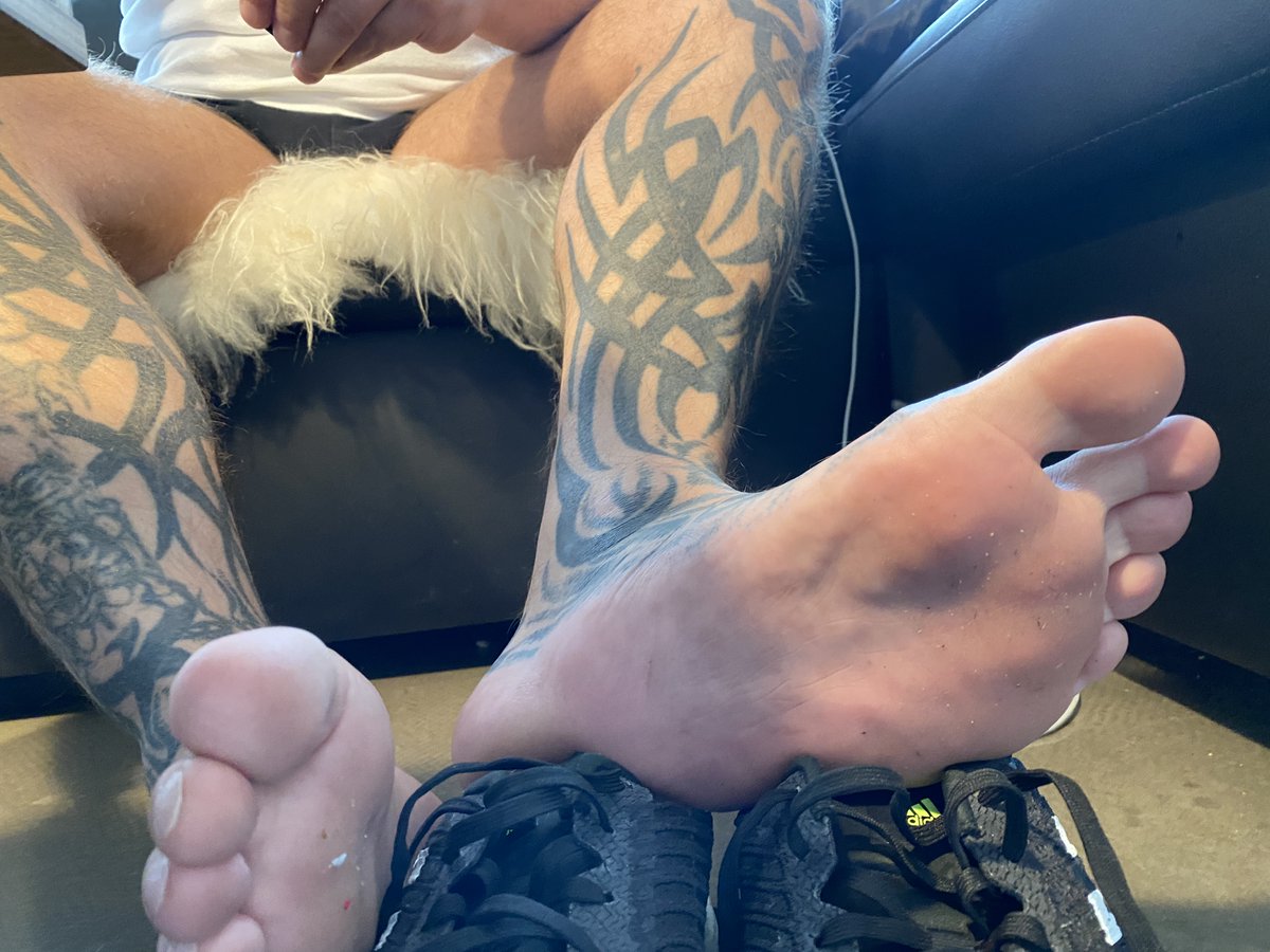 BEARDMENFEET's tweet photo. ✅🦶🏻 check it out! 👆🏻
#bearmen #feet #toes #footfetishcommunity #feetworship #foot #feetpics #footfetish #feetlovers #feetfetishworld #soles #footworshipping #instafeet #barefeet #sexyfeet #solesfetish #footfetishgroup #feetforsale #toesfetish #menfeet #vikingsfeet #beardmenfeet https://t.co/iVhBccpE5x