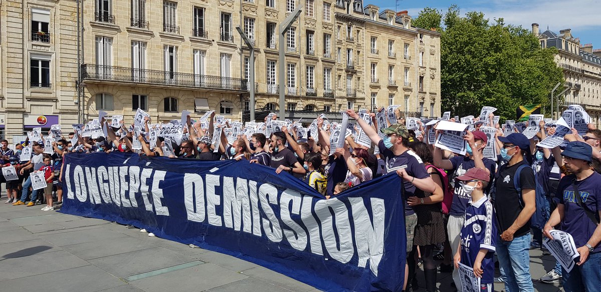 clodius_maximus's tweet photo. Les supporters des Girondins sur  le pied de guerre !!! #Bordeaux #girondins #FCGB #foot #CFC #telefoot #lequipe #sudouest_photographie #sud_ouest https://t.co/azpQdwyMPC