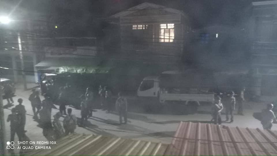 Massive Junta forces invaded wards near DineWinKwin Market in Mawlamyine &amp; inspected every houses arbitrarily around 8:30 pm. #Apr24Coup #MurdererMinAungHlaing #WhatsHappeningInMyanmar