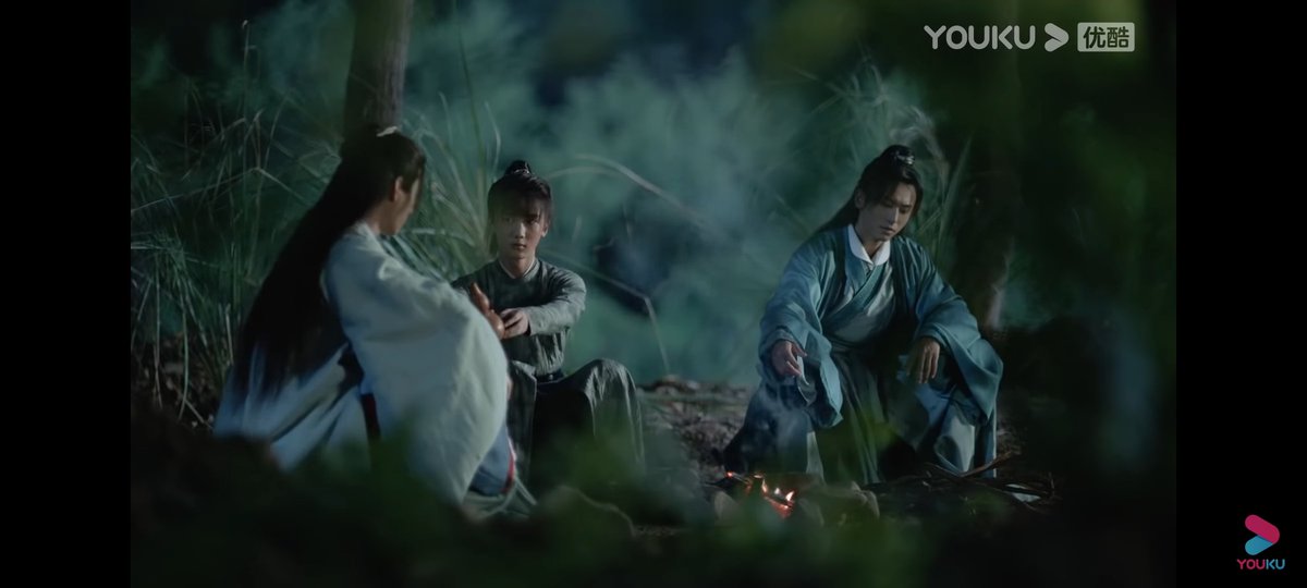 Cheng Ling caught in the middle of his grumpy dads. But look at that, he got a smile out of Zhou. Winning!  #amwatching  #WordOfHonor