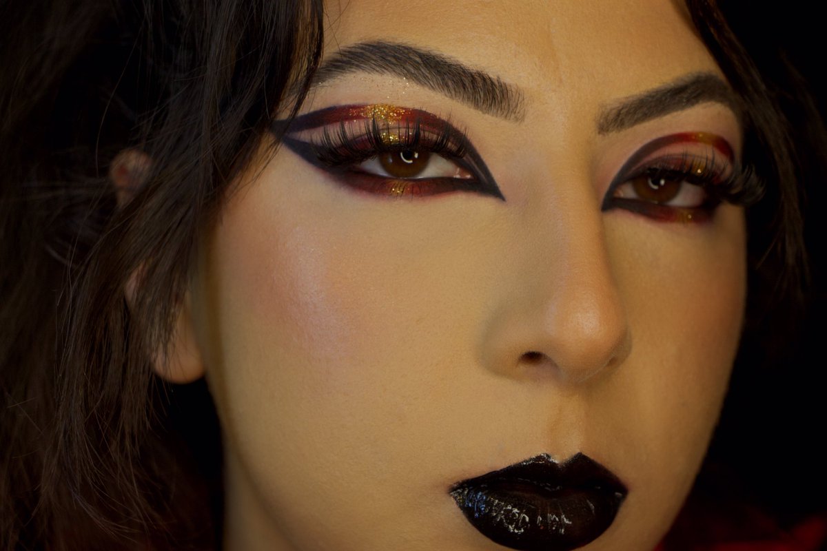 pimpmyeye_'s tweet photo. Un de mes préférés maintenant et c’est que le début 🔥
•
Ig et tiktok : pimpmyeye
•
@beautybay @bperfectcosm @Makeupwithjah Clientle palette  @SuvaBeauty black hydra liner 
@Sephora black lipstick
@MorpheBrushes brows
@MakeupRevFrance contour
#GenerationBEAUTYBAY https://t.co/lBZ6QLz7AQ