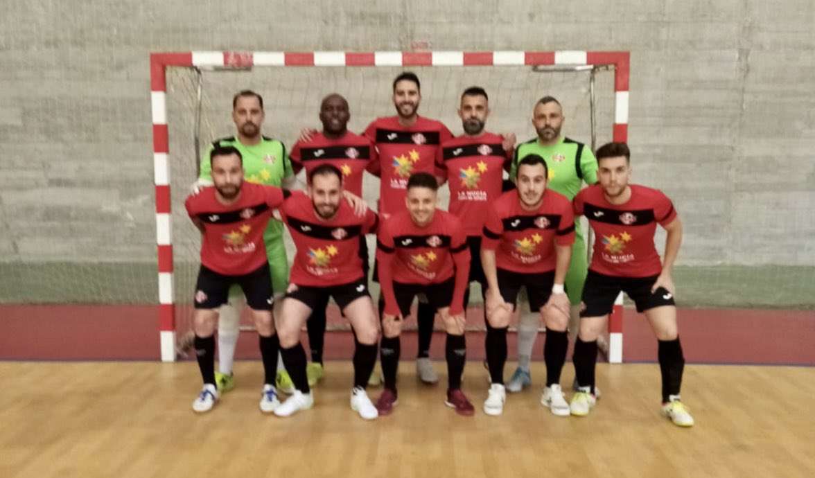 🔴⚫️🔴

FINAL del partido en Elche‼️

⚽️ <a href="/FSIrefrank/">FS IREFRANK ELCHE/CZDS ABRIL</a> 3️⃣ 🆚 3️⃣ <a href="/CDNuciaFS/">CD Sporting FS La Nucía</a> 

Gran punto de los nucieros frente al líder. 🔝

🎯 <a href="/Robertotobe4/">Roberto Tobe</a> ⚽️⚽️ y Agus ⚽️

#LaNucíaCiudadDelDeporte