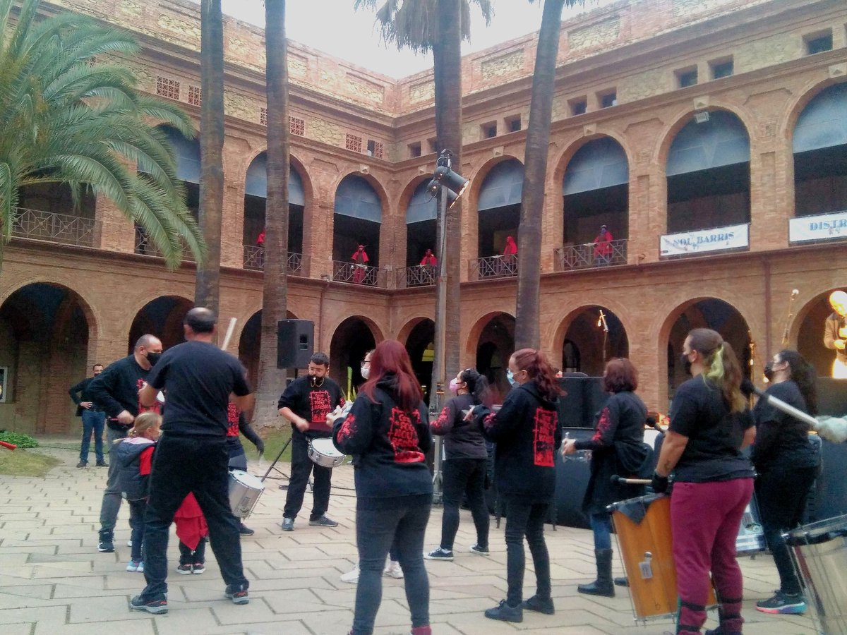 moncuspi_in's tweet photo. Tabalers i foc, la millor manera de dir adéu a l' #Aplecat amb els diables @diables9barris
Gran traca final! 👏👏
#9Barris https://t.co/Xv8n7spf9K