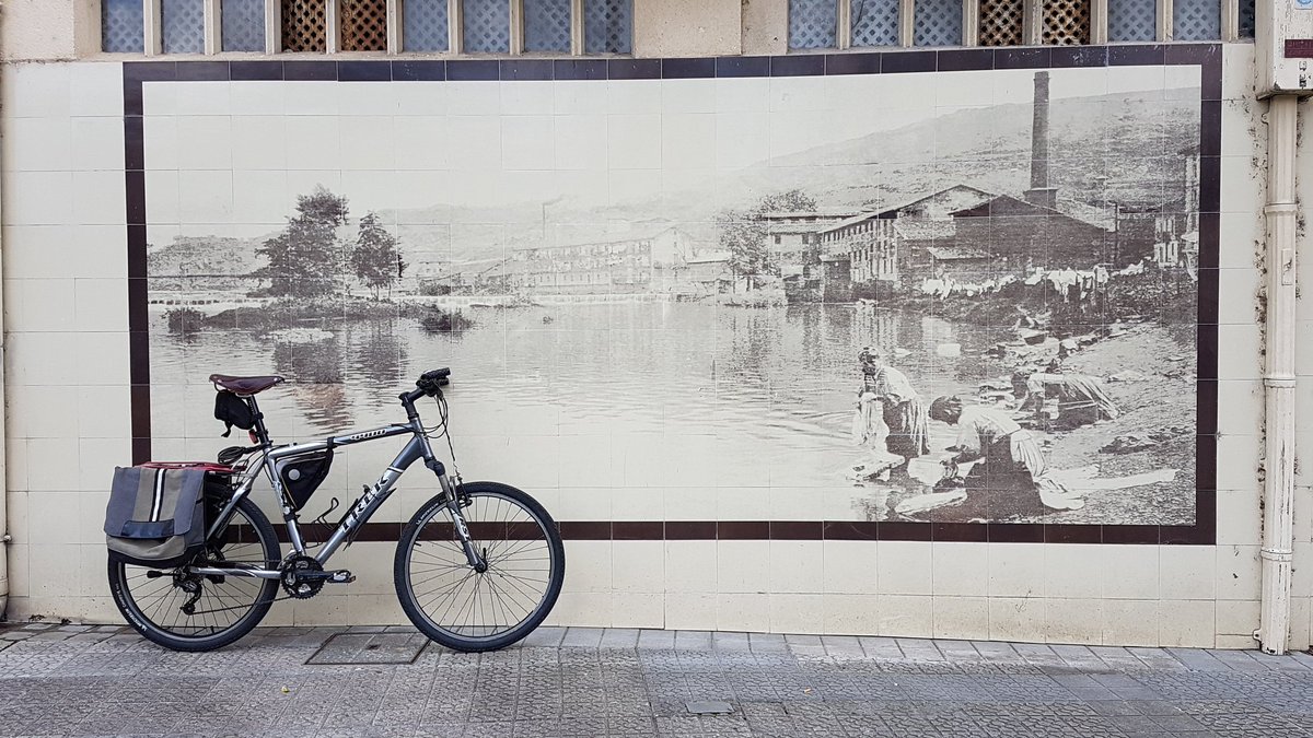 jejeshus's tweet photo. Día 24 de #30diasenbici #30DiasEnBici #30daysofbiking #30DEB La Peña. Bilbao. https://t.co/pjRiuoGN8p