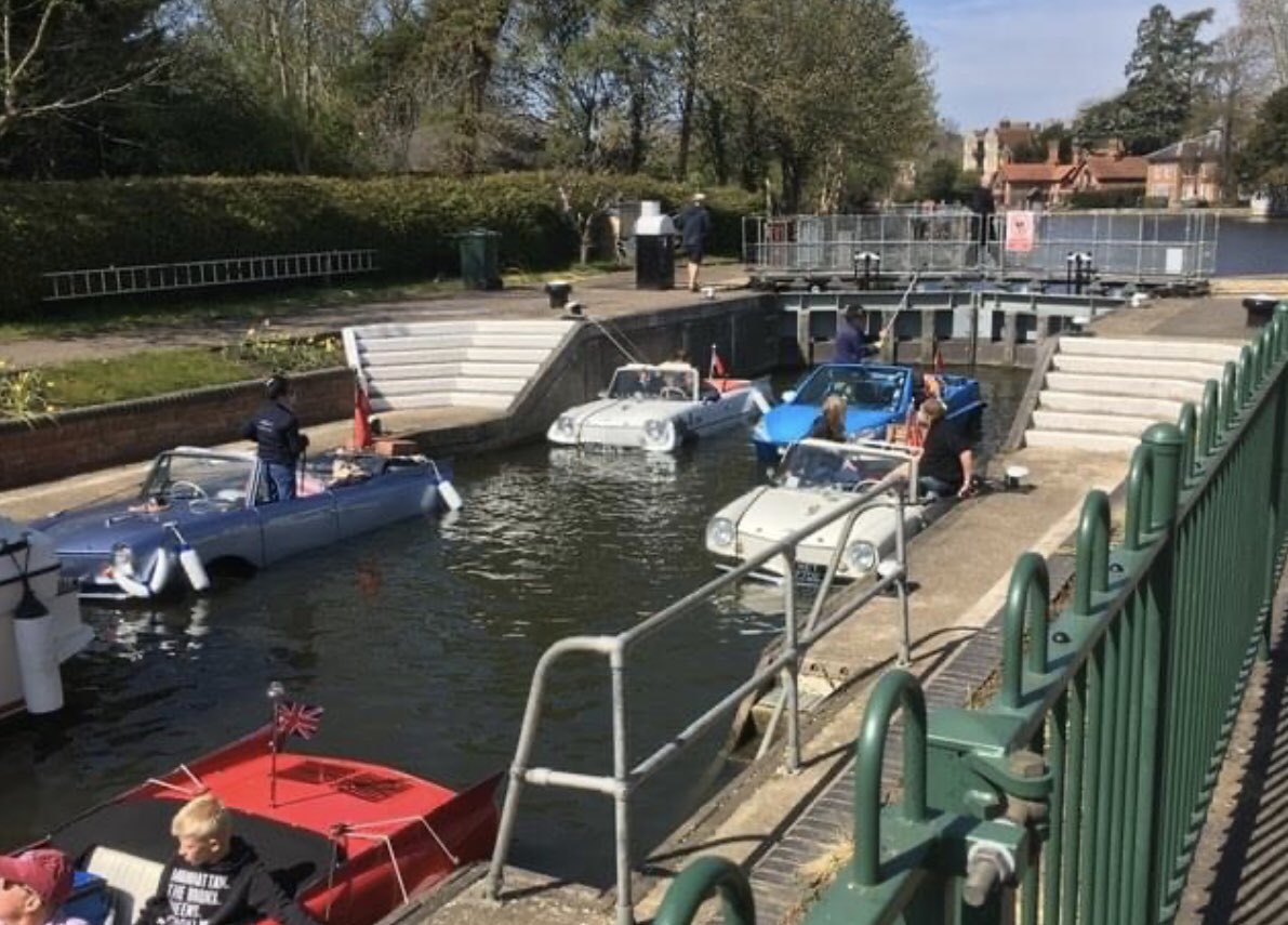 Our lodge loves all cars - classic or not!
Normally they’re on the black stuff however today in #Marlow my wife’s friend spotted this very unusual procession 😎