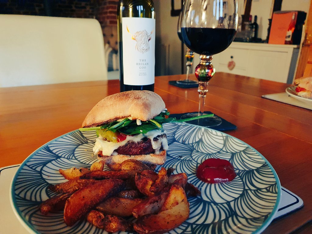 Goats cheese burgers, wedges and Heilan Coo Shiraz Mataro 😋🍷