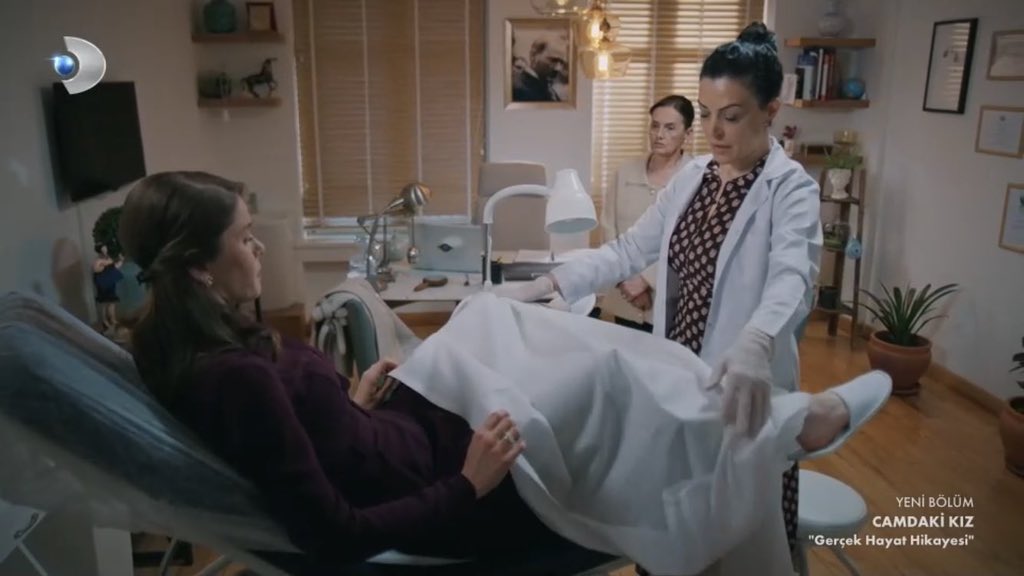 Adli bir karar olmaksızın bir hekimden genital bölge muayenesi istemek suçtur. Bu çağdışı ve illegal muayeneyi ekranlara taşımak da suçtur. <a href="/camdakikizdizi/">Camdaki Kız</a> #CamdakiKız
