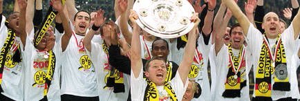 Après sa retraite en 1998, Matthias Sammer deviendra l’entraîneur du Borussia Dortmund qu’il mènera au titre de champion en 2002.