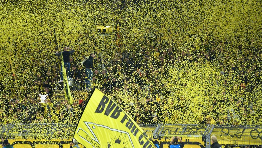 Les Fans ont également joués un rôle très important dans ce sauvetage car ils ont pu convaincre certains investisseurs de Dortmund à différer les paiements d’intérêts.