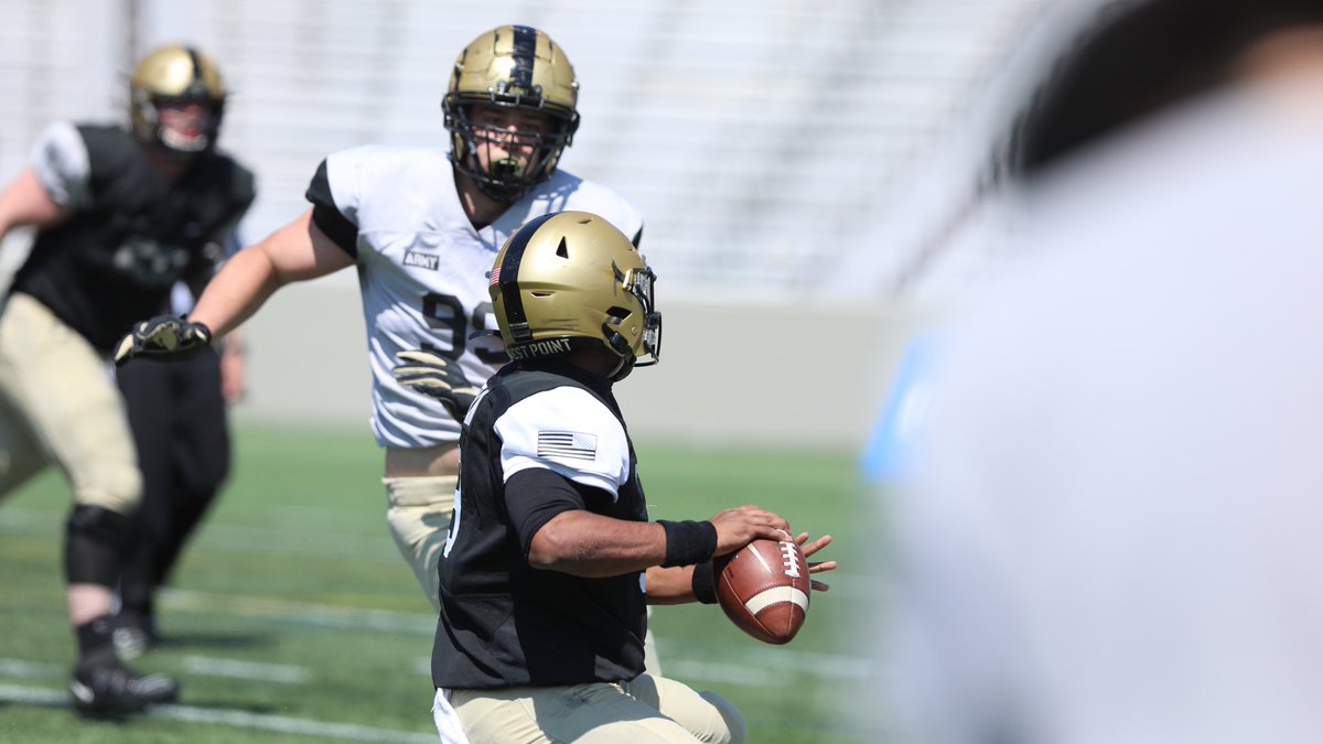 ArmyWP_Football's tweet photo. Saturday under the ☀️ Michie! 

Closing out another week of spring 🏈

#GoArmy | #LastoftheHard https://t.co/fRHQSvYLEy
