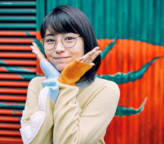 メガネ美波第2弾。
右の美波ちゃんがいい人はRT。
左の美波ちゃんがいい人はいいね！