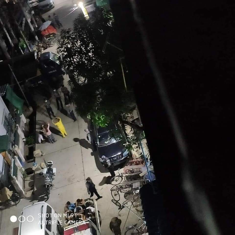 TinZarMon6's tweet photo. @poppymcp @KentEngland77 Happening now at Thamine Myothit 4th street, junta military abducting the civilians for banging pots and pans. Before arrested, they humiliated by making the girls dance to the banging sound. 

#Apr24Coup
#MurdererMinAungHlaing 
#WhatsHappeningInMyanmar
#MilkTeaAlliance https://t.co/NIteIYrJwW
