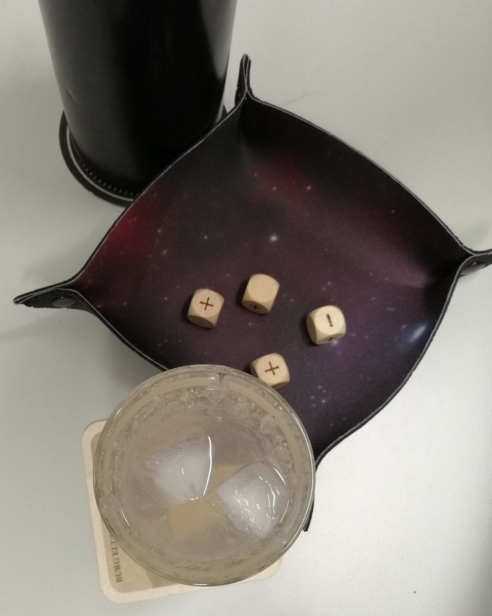 HeldenpicknickM's tweet image. Heute Abend gibts die Aufnahme eines #pnpde auf das ich mich schon lange gefreut habe und das ihr als übernächstes im #Systemtest hören könnt.
Die @FaterpgD Würfel und die Arena könnten Hinweise sein. Und das wacholderhaltige Getränk dazu ist ein Schmankerl für die Spielleitung.