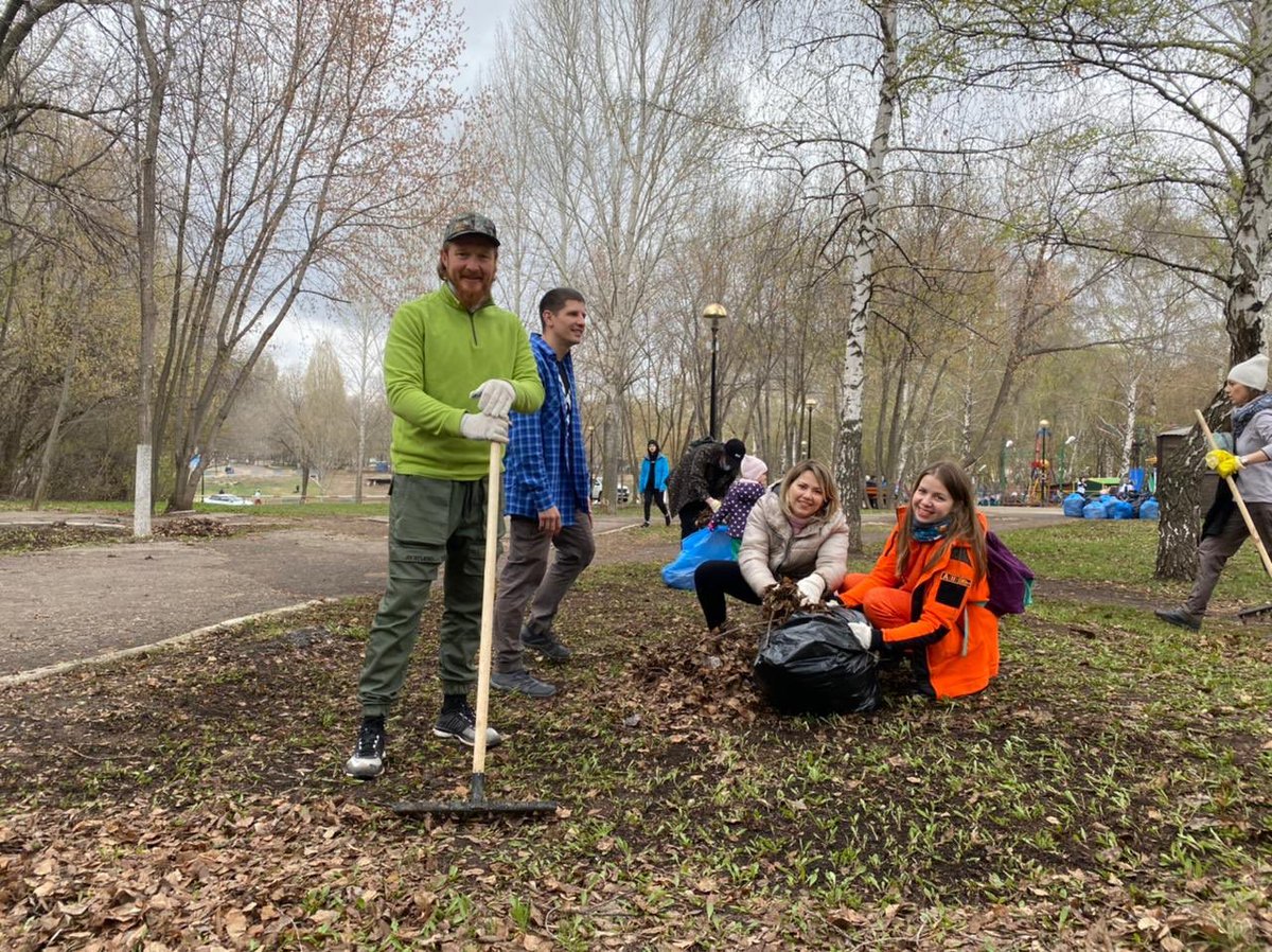 Свыше 2500 человек пришли сегодня в Парки на Всероссийский субботник! Это рекорд, друзья. Второй рекорд - собрано около 5000 пакетов мусора и листвы после схода снега, суммарно, участниками субботника, убрано около 50 гектаров парковых территорий Большое всем спасибо за участие!!