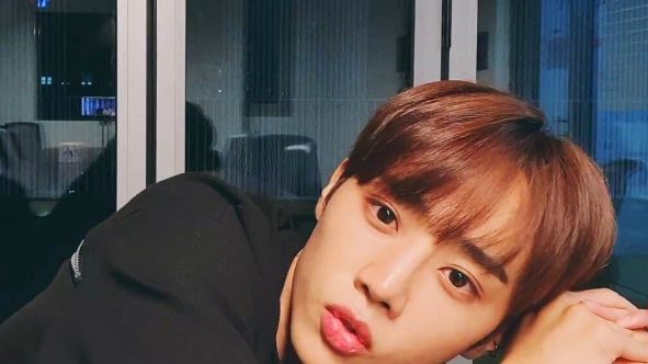 hourly sunwoo (@sunwoohourly) on Twitter photo 