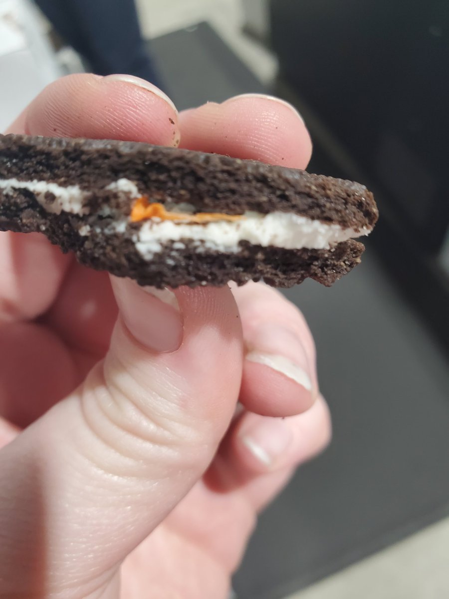 TimelessDesired's tweet photo. @Oreo was so excited to see a gluten free option was sad to see a weird peice of orange plastic in my cookie. https://t.co/xl3sIijwAp