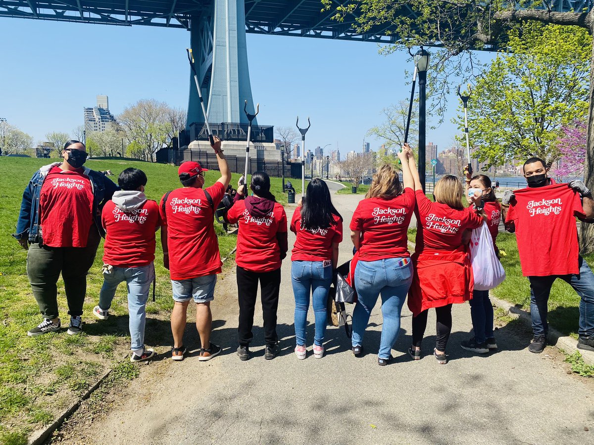 Earth Day 🌎 PART 3!!!! It’s amazing how we come together as a TEAM to make an impact in our community!! Had fun with D469 Team cleaning Astoria Park!! #Doyourpart #JHFam #EarthDay <a href="/MannyTGT28/">Emmanuel Valverde</a> @WickhamKezia @N_A_S1344 <a href="/JackieP_97/">Jackelin Palaquibay</a>