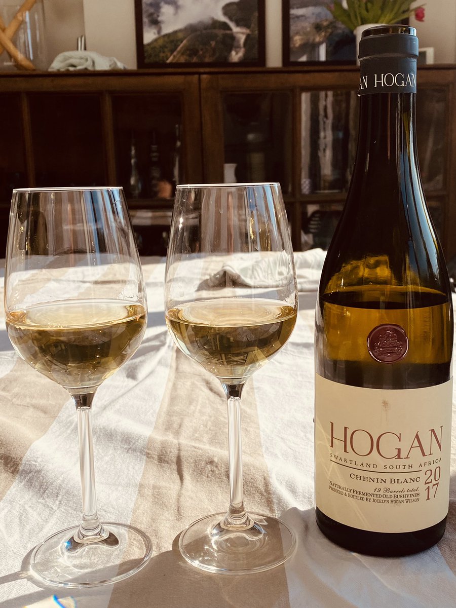 @gregsherwoodmw @WOSA_UK @WOSA_ZA @WOSA_USA @WOSACanada @StellWineRoute @stellenboschcab @ExperienceElgin @hermanuswine @visitpaarl @SwartlandSIP @timatkin @GreatDomaines @cravenwines Supporting  #SAwine this time a lovely white from @hoganwines on a “warm” sunny Surrey afternoon , well done Jocelyn 👌 thanks Greg for sorting 🙏