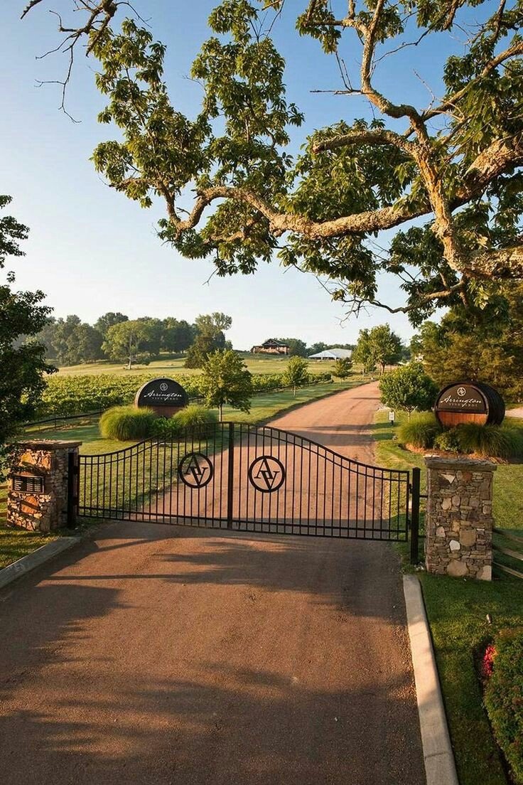 shewearprada's tweet photo. A girls trip to Italian country club🌿🕊️🌤️ https://t.co/ySMgFUDCMV