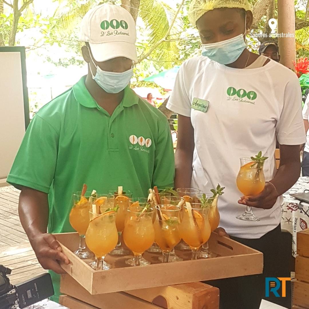 RTmagazinedo's tweet photo. Trago Sabores Ancestrales, una bebida a base de ron añejo, caña de azúcar, menta y  naranja agria

#PresstripMitur2021
#DescubreBarahona2021
#turismointernord 
#PasionPorRD https://t.co/uYLTtdp8kL