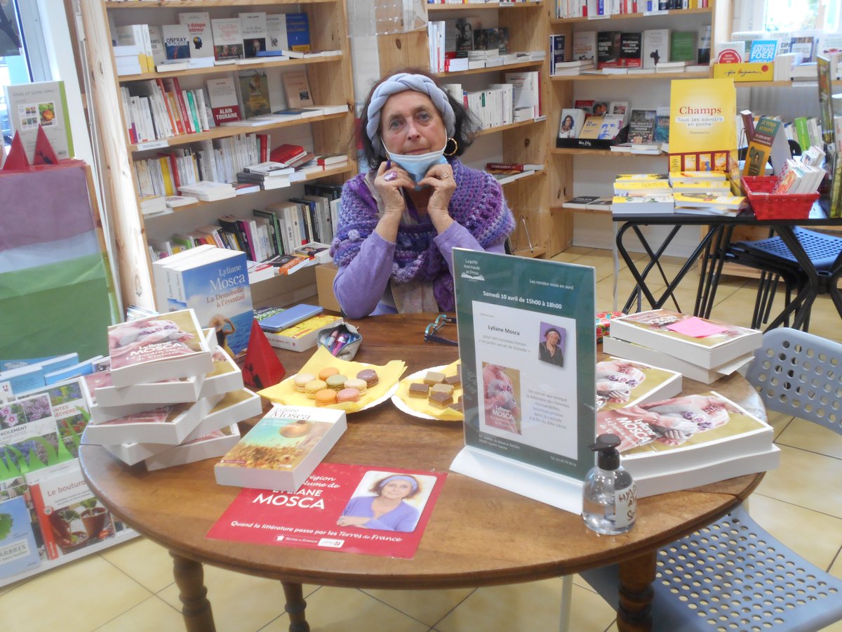 La <a href="/PMarchandeProse/">La petite marchande de prose 10</a> a reçu Lyliane Mosca pour " Le jardin secret de Violettte". <a href="/PressesdelaCite/">La Cité</a> 
L'écrivaine revisite une période oubliée (1885): Les nourrices morvandelles.Pas facile de laisser son enfant pour aller nourrir celui d'une autre.Culpabilité #dilemme #unboncru2021