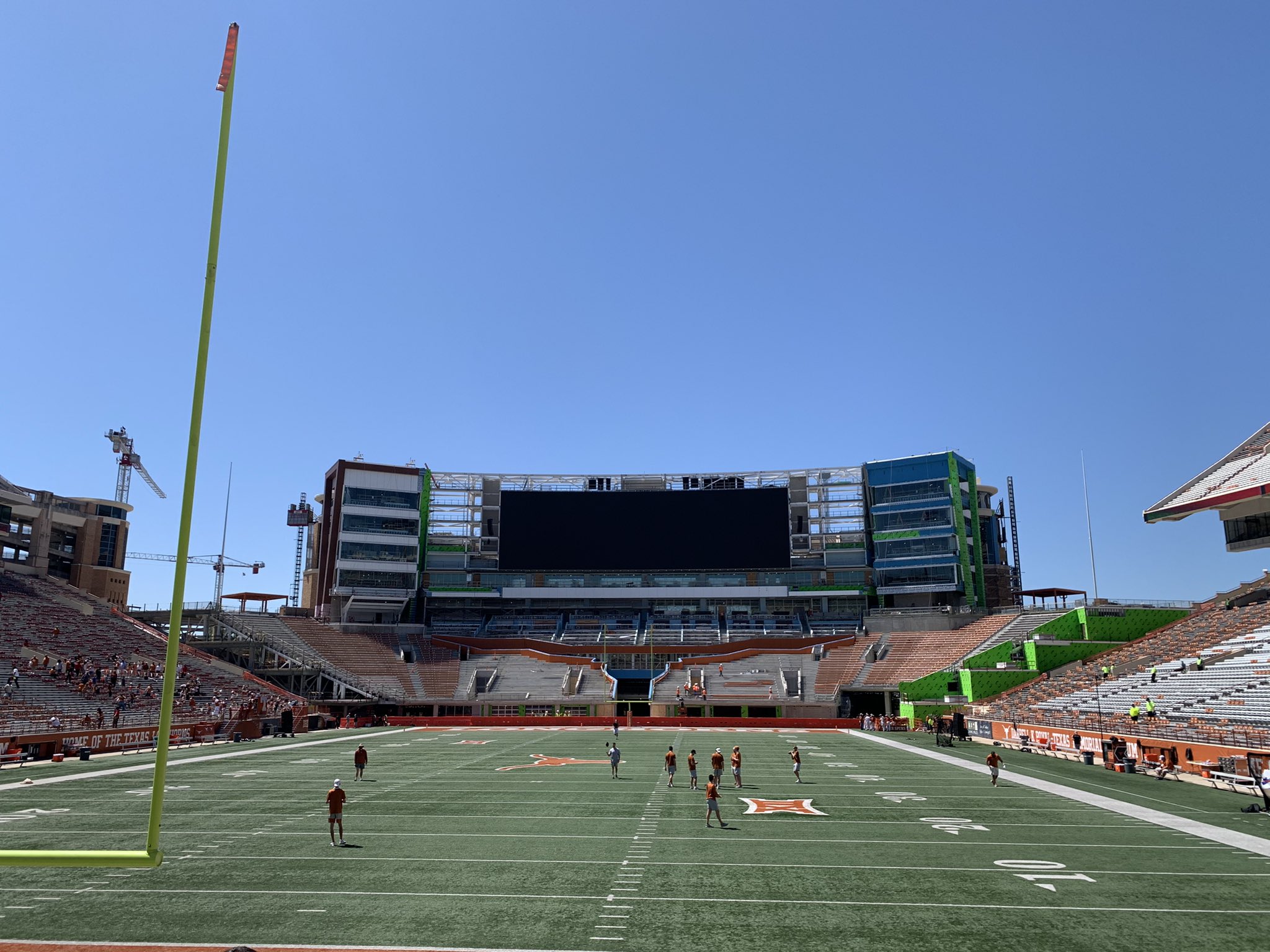 EzwNohwVgAc_iFN?format=jpg&name=large