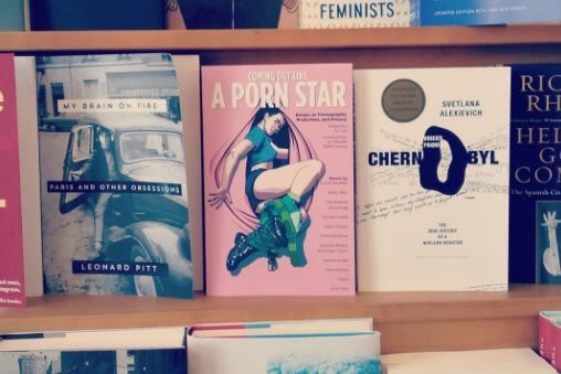 Indie bookstores need our support, now more than ever. Thank you to shops like @redemmas @PegasusBks<a href="/tag/worldbookday"class="tags"><span>#worldbookday</span></a><a href="/tag/comingoutlikeapornstar"class="tags"><span>#comingoutlikeapornstar</span></a><a href="/tag/bookst"class="tags"><span>#bookst</span></a>
