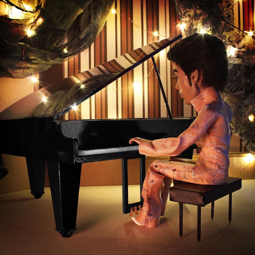 princeundeleted's tweet photo. It's #LPPSaturday and #BlackLivesMatter ~ Let's celebrate the #Genius of #Prince and #TroyGua 'til the world stops spinning ~ Inspiration: Old Friends 4 Sale
.
Love this? #SupportArt 👉 #ClubLPP 👉 https://t.co/UesZaz5bag
.
💜👉 https://t.co/kTP67yt0bN https://t.co/GXgEDEcMY1