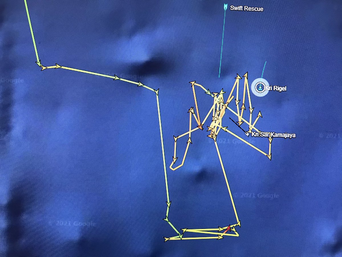 Se suman al reconocimiento con material para trabajo en profundidad, el MV Swift Rescuey el MV Mega Bakti (este mas retrasado), ambos con ROV a bordo y cámaras hiperbólicas. El centro de coordinación naval trabaja para bajar ROV en lugares de detección de anomalia magnetica.