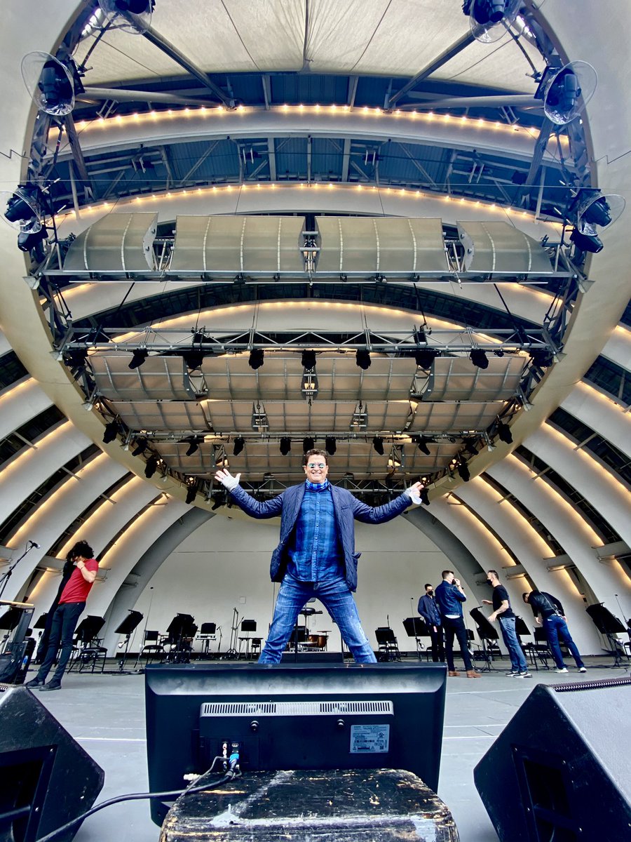 carlosvives's tweet photo. En el @HollywoodBowl oyendo mi música de otra manera, que alegría abrir la mente y los sentidos junto a un gran y talentoso amigo, gracias Gustavo por esta invitación tan especial 🎶 
#LAPhil #LAPhilSoundStage @GustavoDudamel @LAPhil https://t.co/1xMI3PsdvL