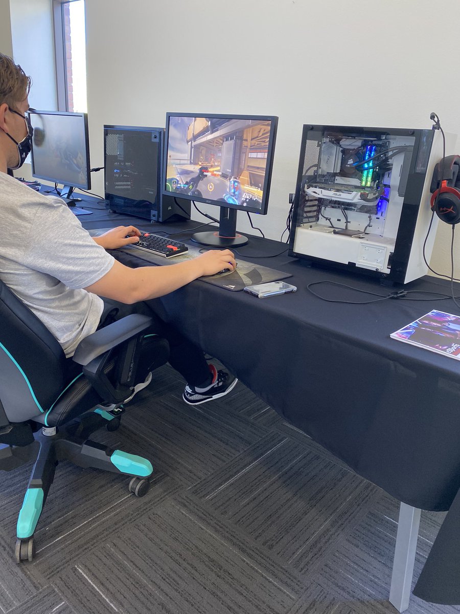 New student tours on campus! Yes, we are certainly gaming!! #benu