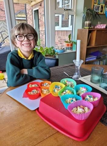 DrJude_G's tweet photo. Our junior baking entries - Magnus(7) Rice Crispy Cakes - Bella (10) Gooey Chocolate Brownies & Harry (7) Grandma’s Victoria Sponge! Thank you amazing bakers! #StandUpToCancer #VirtualBakeOff https://t.co/i8yovIP1ap https://t.co/1ex4iuxeSa
