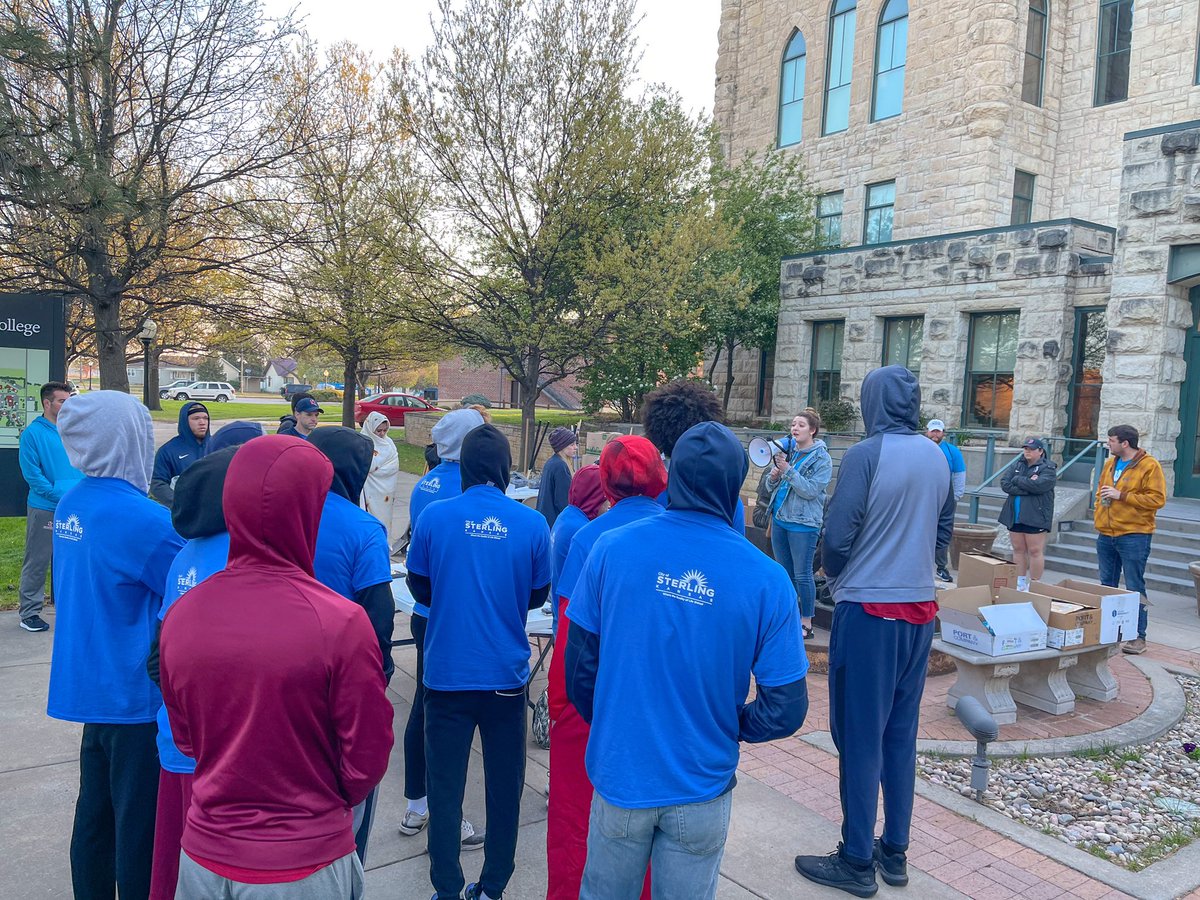 SCWarriorsMBB's tweet photo. Proud to be a part of #LoveSterling and to give back to our great community that does so much for us! https://t.co/xETlL2D3qB