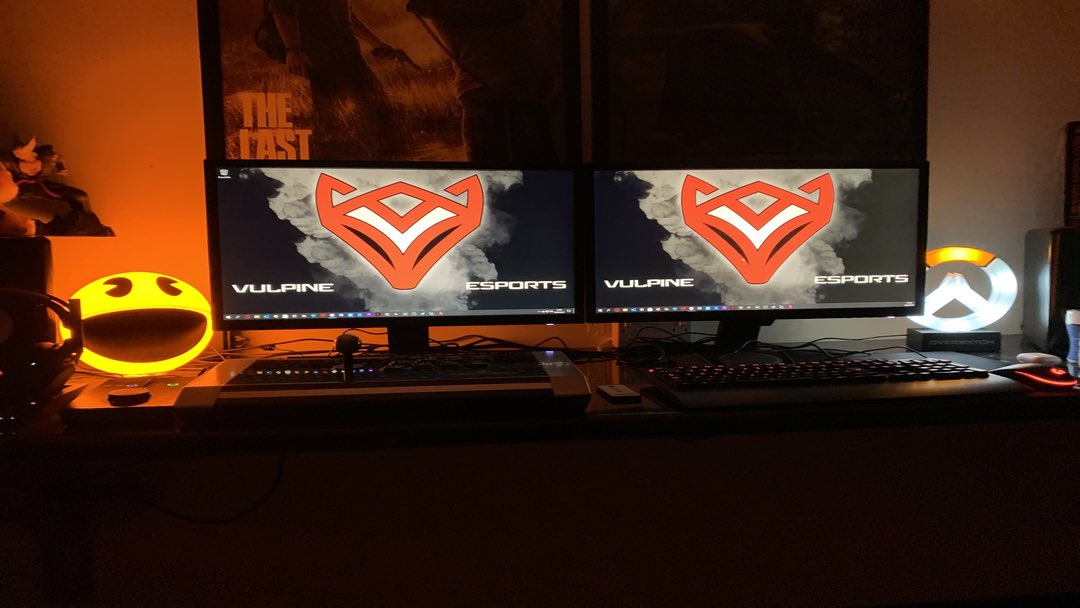 HardcorFGC's tweet photo. #SetupPic People might start to think that I like the colour orange or something... @VulpineEsports https://t.co/rTqU9EjEUo