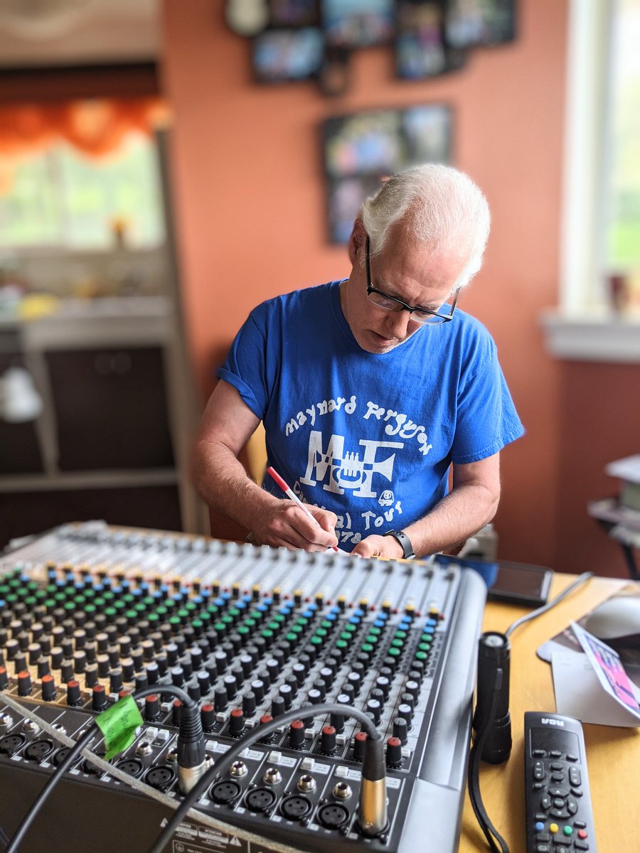 JazzLeft's tweet image. Getting the room ready! leftcoastjazzfest.ca