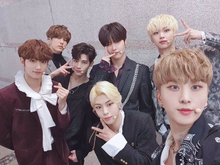 choses_k's tweet photo. Happy 2nd anniversary Newkidd🎂! I hope that you guys are healthy, i hope that you guys will have a good day and take good care of yourselves!!! #Happy2ndAnniversaryNewKidd #Happy2YearsWithOurSpringStars @jflo_newkidd https://t.co/onnHypNkjx
