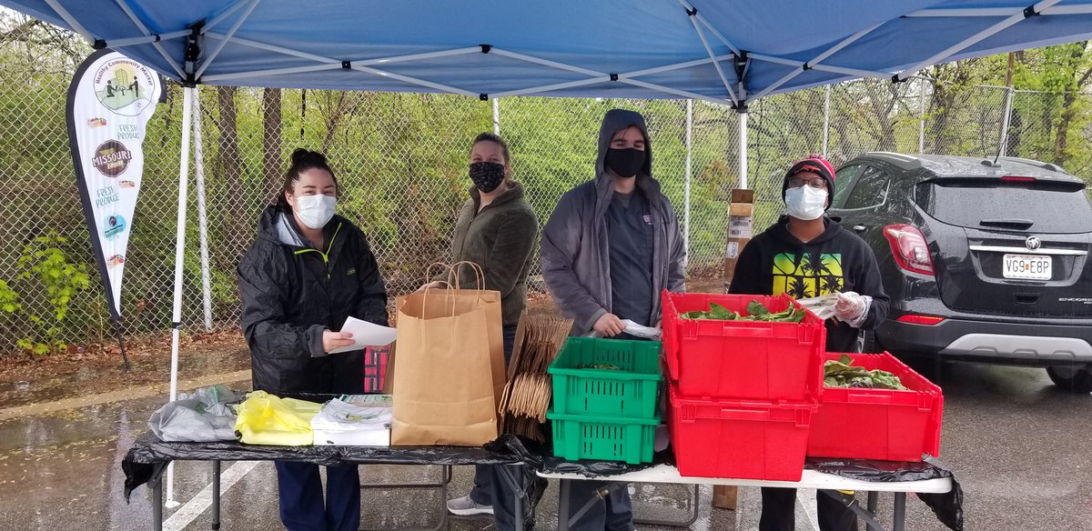 ARedCircleNP's tweet photo. Today, we sloshed through the rain to provide fresh produce and information about the Covid-19 vaccine to North County residents! Our partners are @UMSL nursing students and we are very thankful for their support! https://t.co/iRMQOCfr45