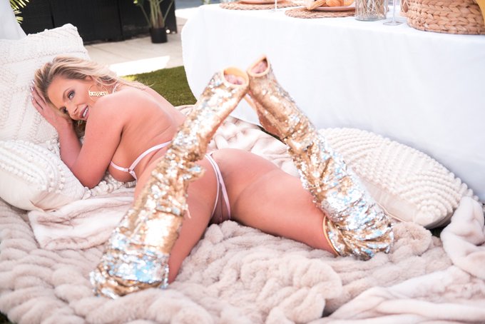 This new @Brazzers scene is incredible and these photos @jtphoto took are insane ❤️❤️ https://t.co/E<a class="tags" href="/tag/brazzers">@brazzers</a>