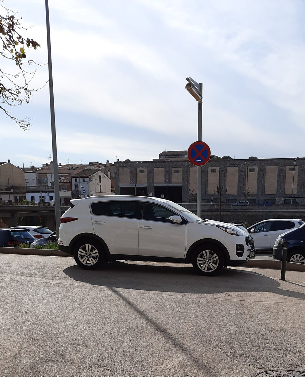 mobilitatrubi's tweet photo. Això és ¾ de multa?
#rubicity
#PreguntaSeria
#cochirulo https://t.co/WncHiuy8Es