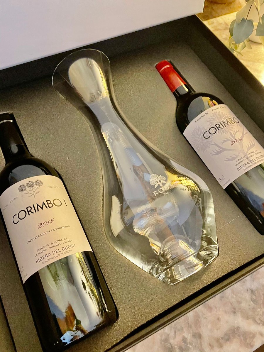 #VinosDeHoy Hoy hemos catado Corimbo (fruta roja) y Corimbo I (fruta negra madura) de <a href="/BodegasLaHorra/">BodegasLaHorra</a> de <a href="/DORibera/">Ribera Del Duero</a> Puedes conocer las dos vertientes del Tempranillo. Excelente selección en Campoluz Enoteca de la mano de Óscar Maril. La versión riojana con <a href="/BodegasRoda/">Bodegas Roda</a>
