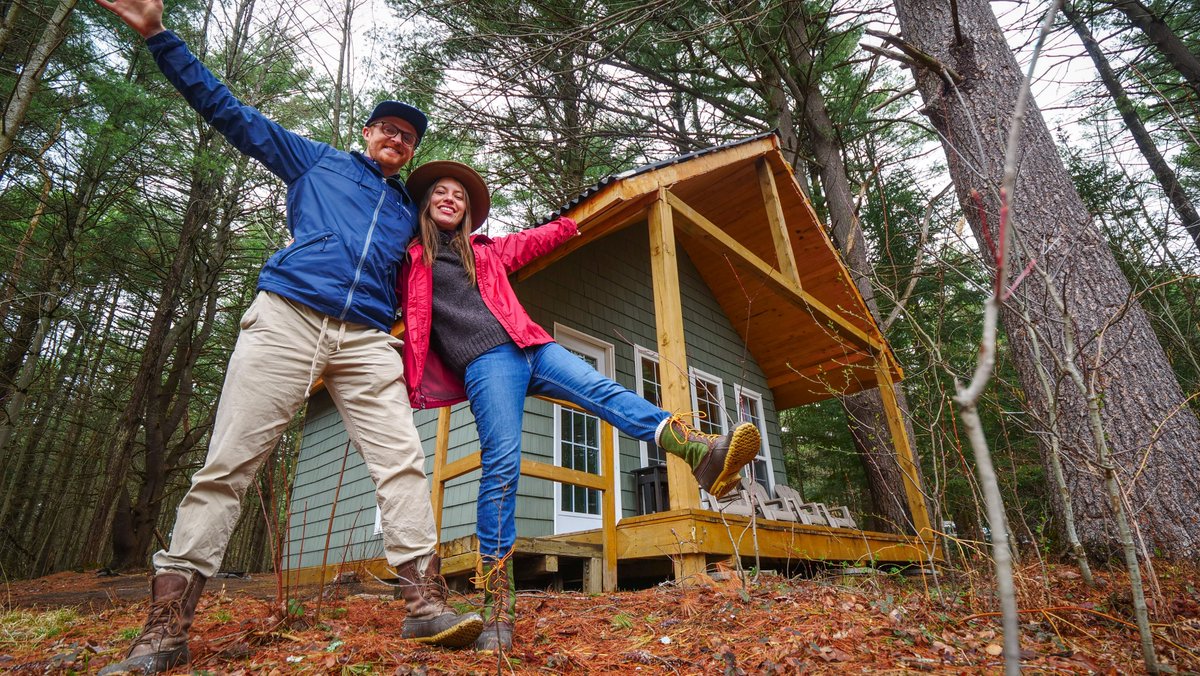 thatbackpacker's tweet photo. Camping for people who aren't really into camping. ⛺🌿🔥 Join us in our latest video for diner food, forest walks and random fireside chatter in a cozy cabin! 😊📹 https://t.co/1Pf1Ehyv3X https://t.co/PBnZomMNz0