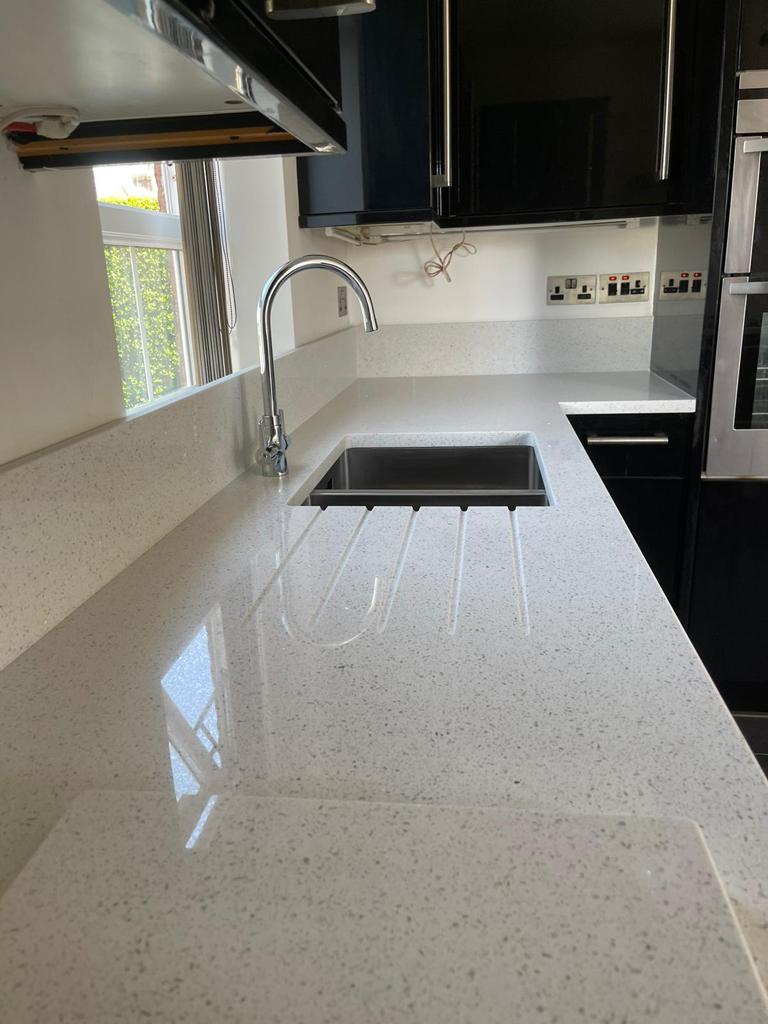 Olly London Kitchen Worktop Fitter tweet media